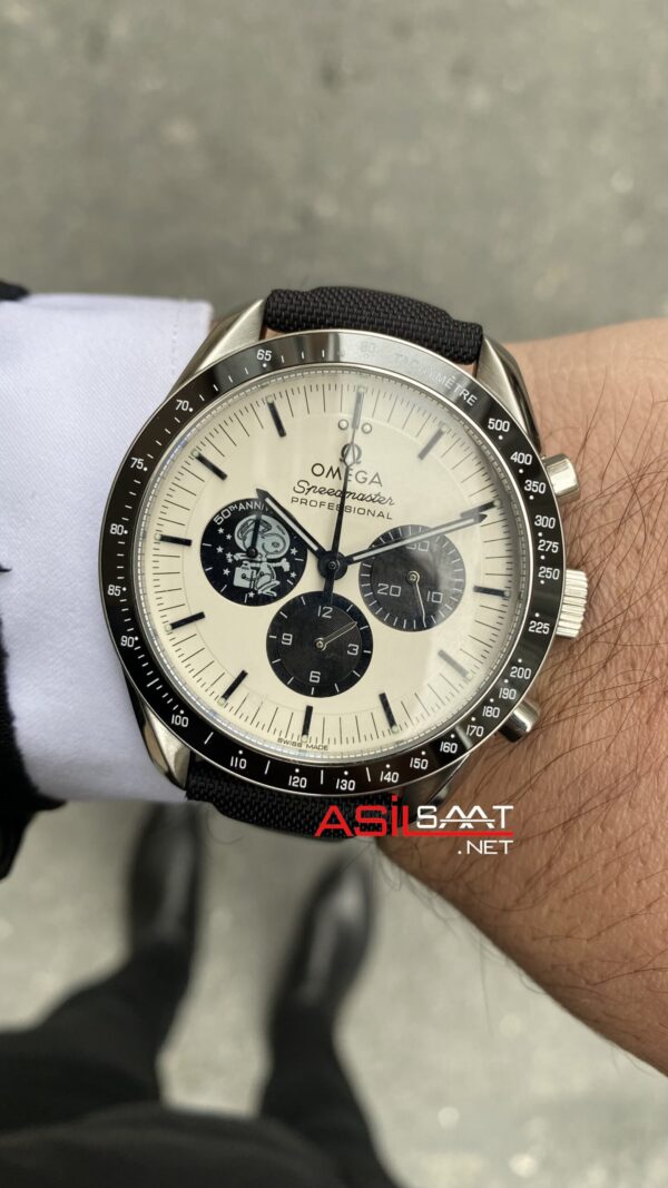 Omega Replika Saat Speedmaster Snoopy Award 50th Anniversary Siyah 42 mm