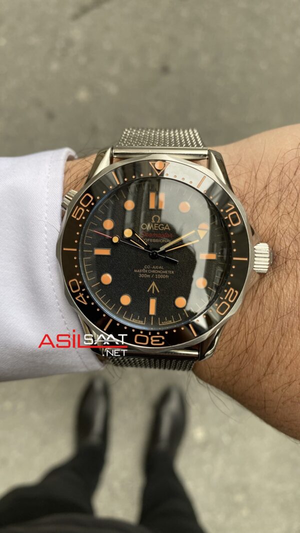 Omega Seamaster Diver 300m James Bond 007 Siyah Replika Saat