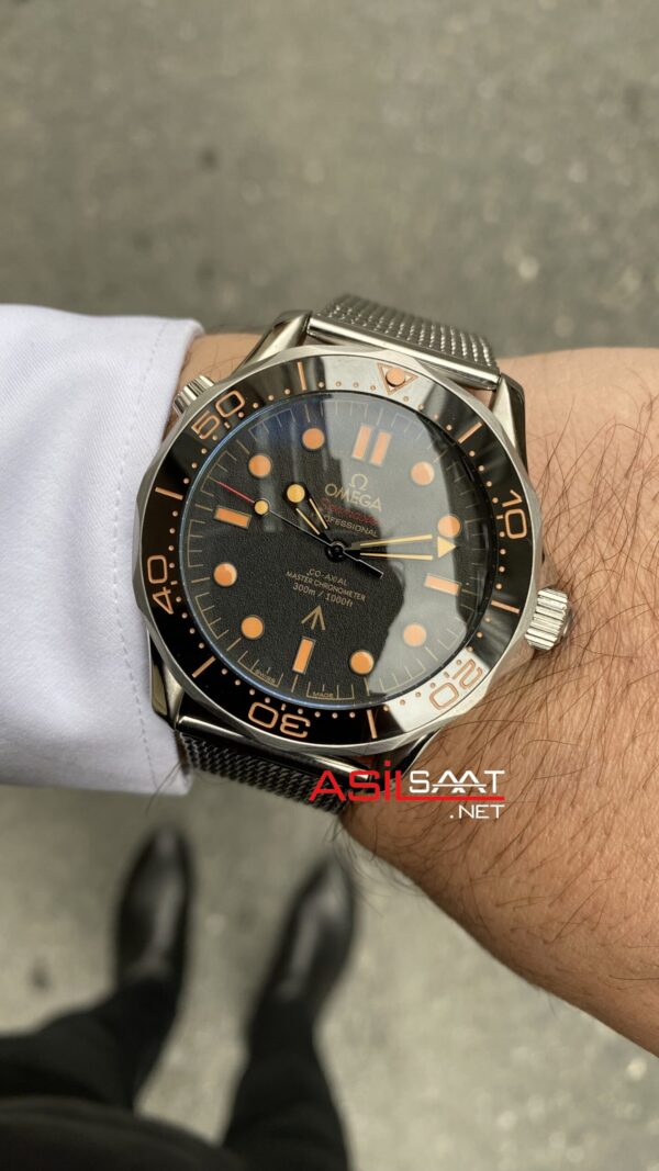 Omega Seamaster Diver 300m James Bond 007 Siyah Replika Saat