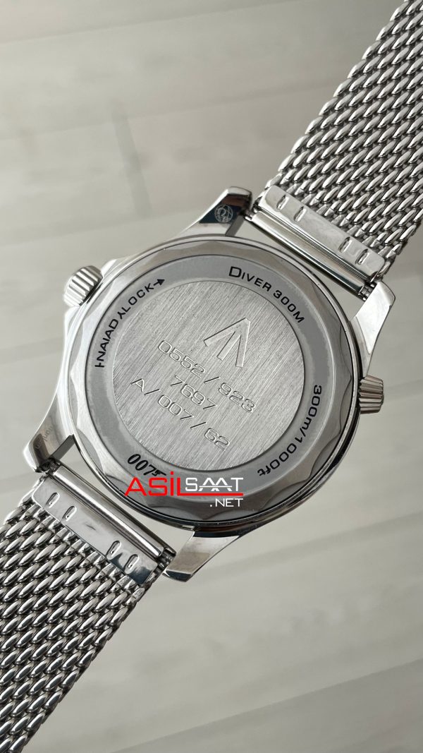 Omega Seamaster Diver 300M James Bond 007 Mavi Kadran 42mm Replika Saat