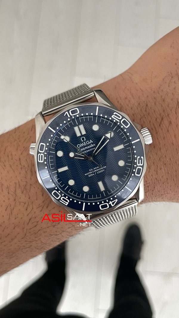 Omega Seamaster Diver 300M James Bond 007 Mavi Kadran 60th Anniversary 42mm Replika Saat Omega Seamaster Diver 300M James Bond 007 Mavi Kadran 60th Anniversary 42mm Replika Saat