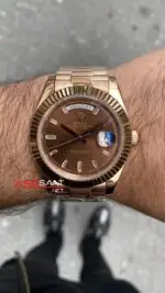 Rolex Day Date Chocolate Baget Diamond Dial Rose 40 mm Fluted Bezel 228235 Replika Saat