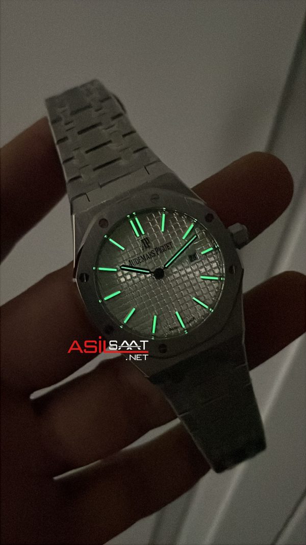 Audemars Piguet Royal Oak Lady Beyaz Kadran 67650ST Silver 33mm Kadın Replika Saat