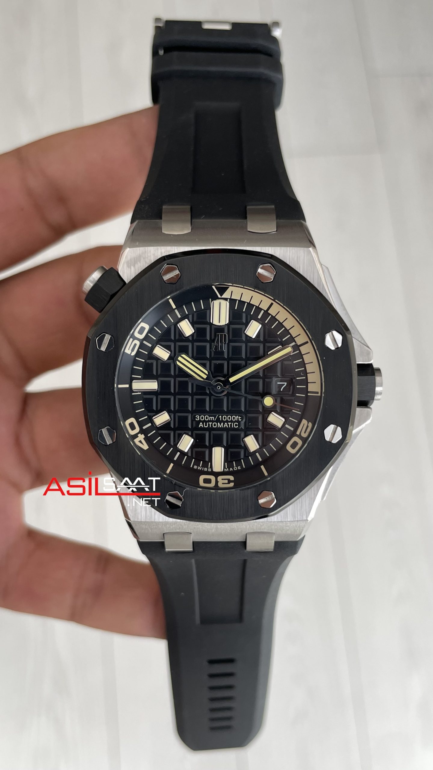 Audemars Piguet Royal Oak Offshore Diver 15720CN Siyah Kadran 42 mm Replika Saat Audemars Piguet Royal Oak Offshore Diver 15720CN Siyah Kadran 42 mm Replika Saat