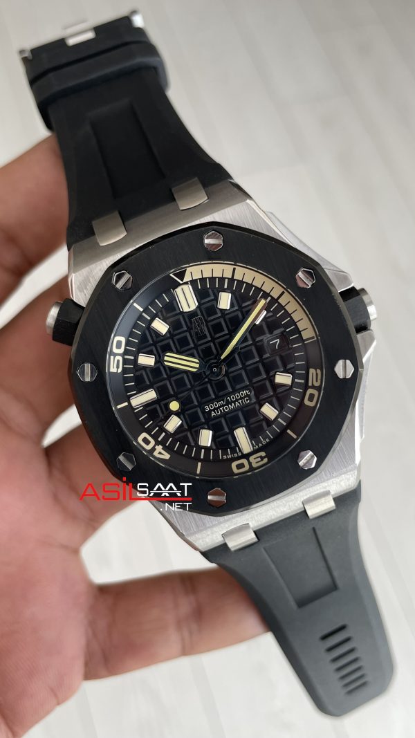 Audemars Piguet Royal Oak Offshore Diver 15720CN Siyah Kadran 42 mm Replika Saat Audemars Piguet Royal Oak Offshore Diver 15720CN Siyah Kadran 42 mm Replika Saat