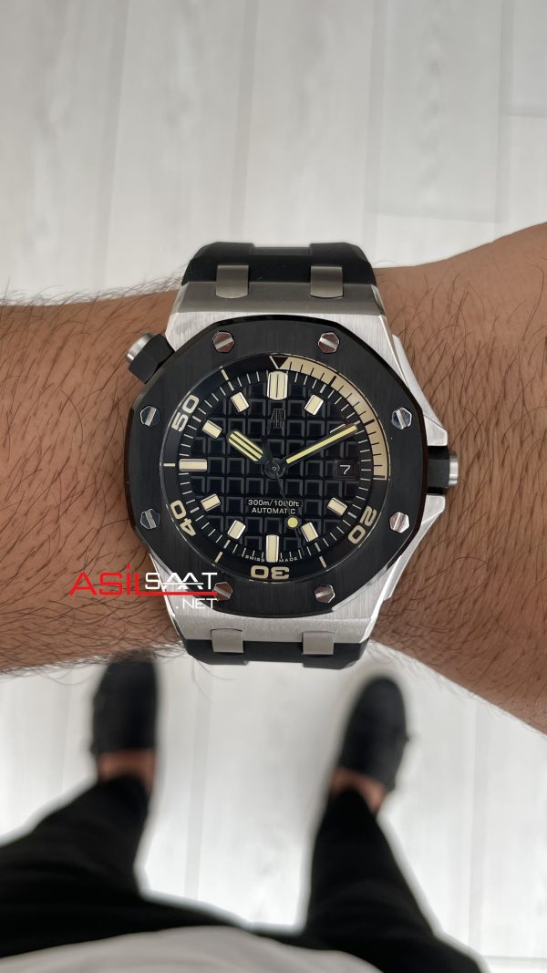 Audemars Piguet Royal Oak Offshore Diver 15720CN Siyah Kadran 42 mm Replika Saat Audemars Piguet Royal Oak Offshore Diver 15720CN Siyah Kadran 42 mm Replika Saat