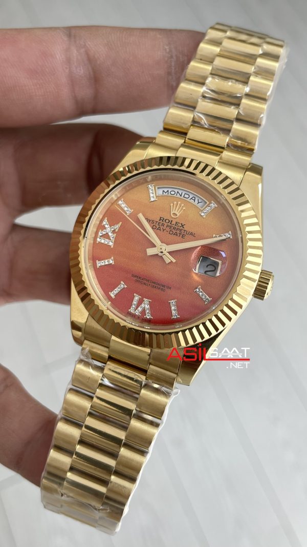 Rolex Day Date Turuncu 128238 Orange Carnelian Diamond Roman Dial Gold 40mm Replika Saat