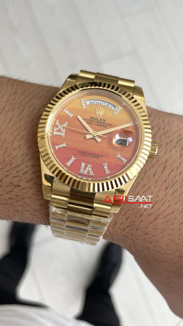 Rolex Day Date Turuncu 128238 Orange Carnelian Diamond Roman Dial Gold 40mm Replika Saat