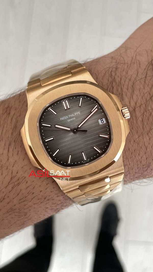 Patek Philippe Nautilus Chocolate 5711R Brown Dial 40 mm Rose Gold Super Clone Swiss ETA Saat PPF Factory Patek Philippe Nautilus Chocolate 5711R Brown Dial 40 mm Rose Gold Super Clone Swiss ETA Saat PPF Factory