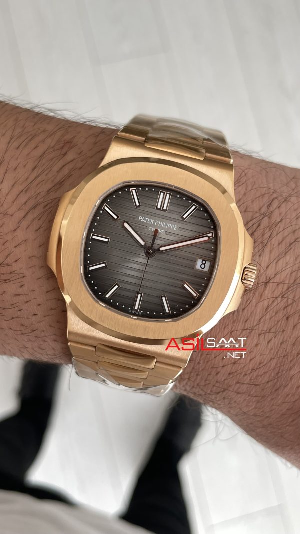 Patek Philippe Nautilus Chocolate 5711R Brown Dial 40 mm Rose Gold Super Clone Swiss ETA Saat PPF Factory Patek Philippe Nautilus Chocolate 5711R Brown Dial 40 mm Rose Gold Super Clone Swiss ETA Saat PPF Factory