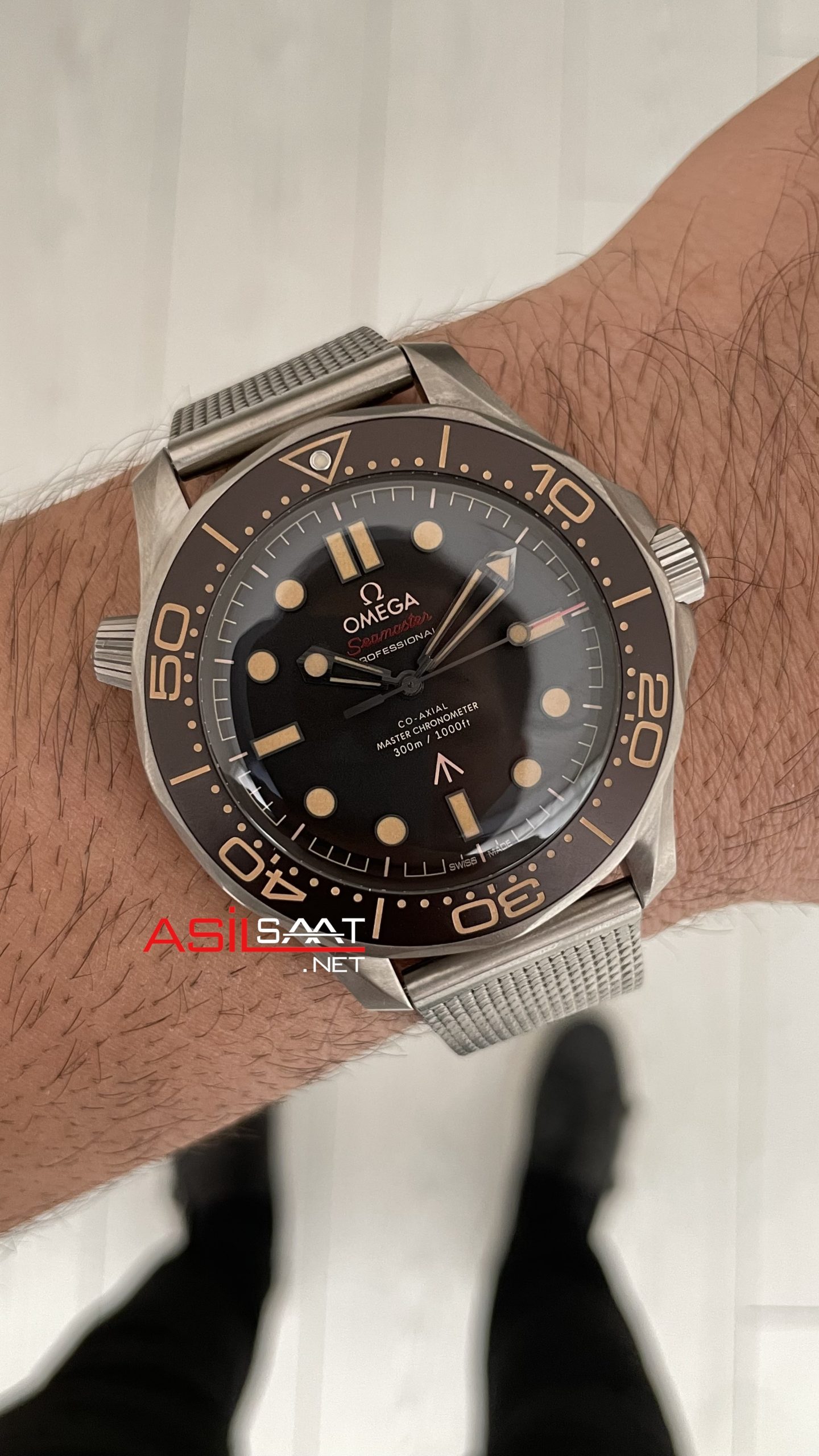 Omega Seamaster Diver 300M James Bond 007 No Time To Die Titanium 42mm Brown Dial Super Clone Swiss ETA Saat VS Factory