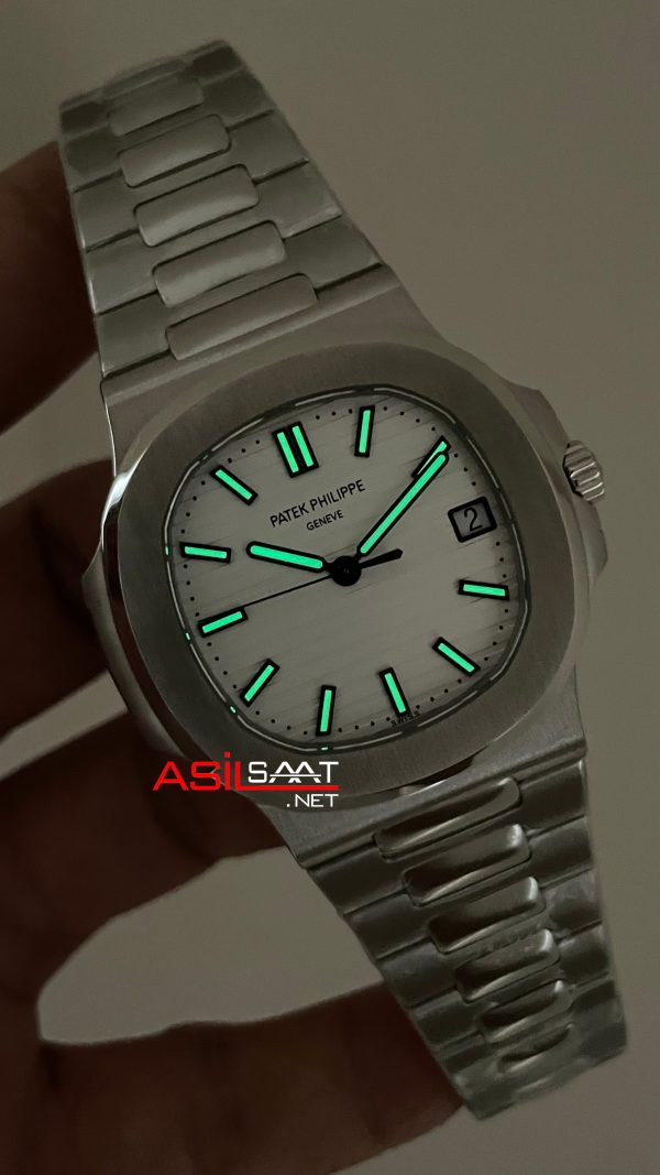 Patek Philippe Nautilus 5711 Beyaz Kadran 40mm Super Clone Swiss ETA Saat PP Factory