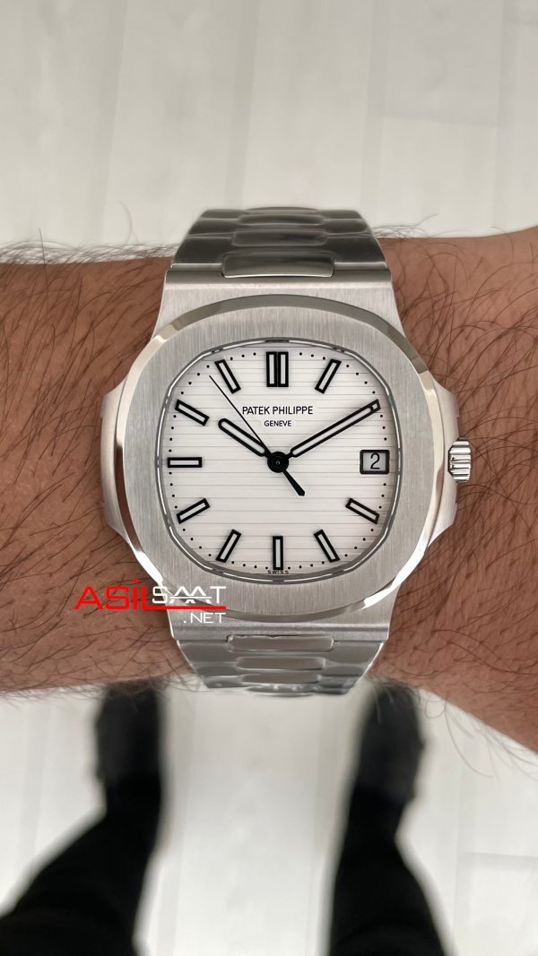 Patek Philippe Nautilus 5711 Beyaz Kadran 40mm Super Clone Swiss ETA Saat PP Factory