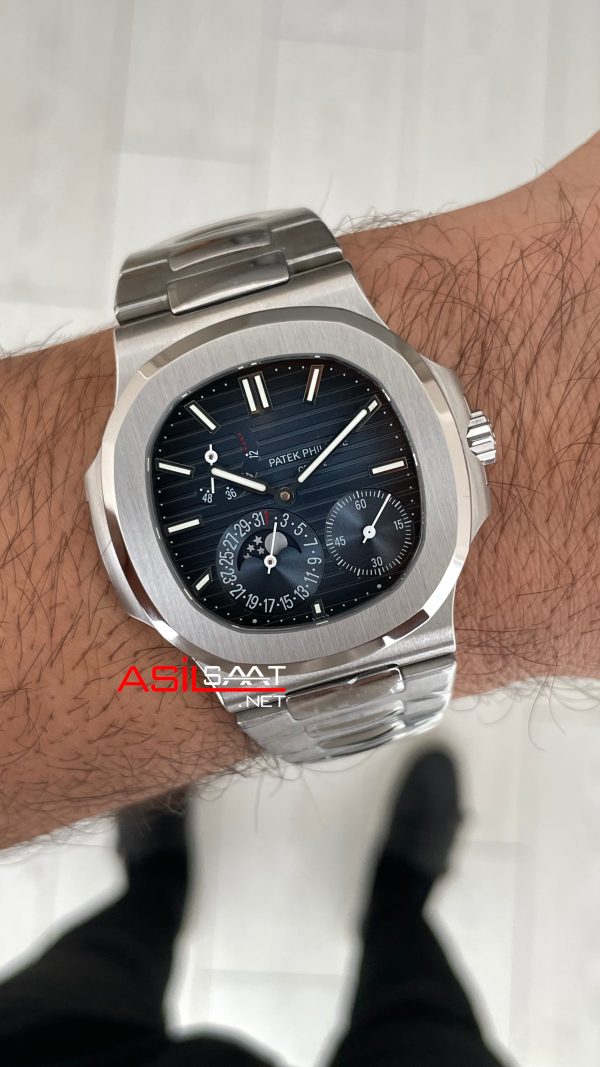 Patek Philippe Nautilus 5712 Moonphase Power Reserve Mavi Kadran 40mm Super Clone Swiss ETA Saat GR Factory Patek Philippe Nautilus 5712 Moonphase Power Reserve Mavi Kadran 40mm Super Clone Swiss ETA Saat GR Factory