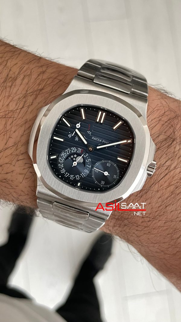 Patek Philippe Nautilus 5712 Moonphase Power Reserve Mavi Kadran 40mm Super Clone Swiss ETA Saat GR Factory Patek Philippe Nautilus 5712 Moonphase Power Reserve Mavi Kadran 40mm Super Clone Swiss ETA Saat GR Factory