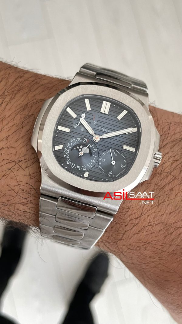 Patek Philippe Nautilus 5712 Moonphase Power Reserve Mavi Kadran 40mm Super Clone Swiss ETA Saat GR Factory Patek Philippe Nautilus 5712 Moonphase Power Reserve Mavi Kadran 40mm Super Clone Swiss ETA Saat GR Factory