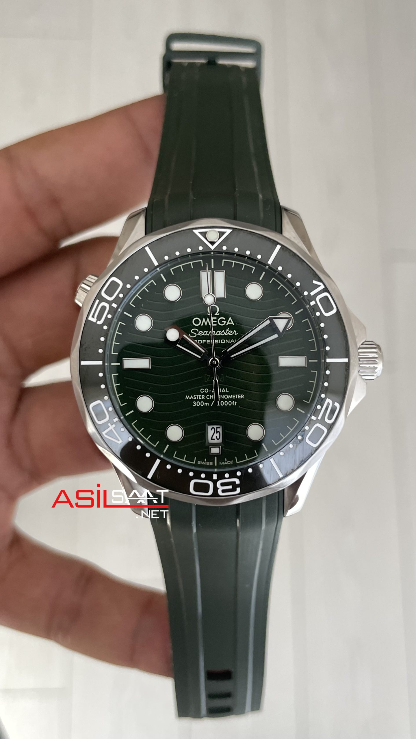 Omega Seamaster Diver 42mm Yeşil Kadran Replika Saat