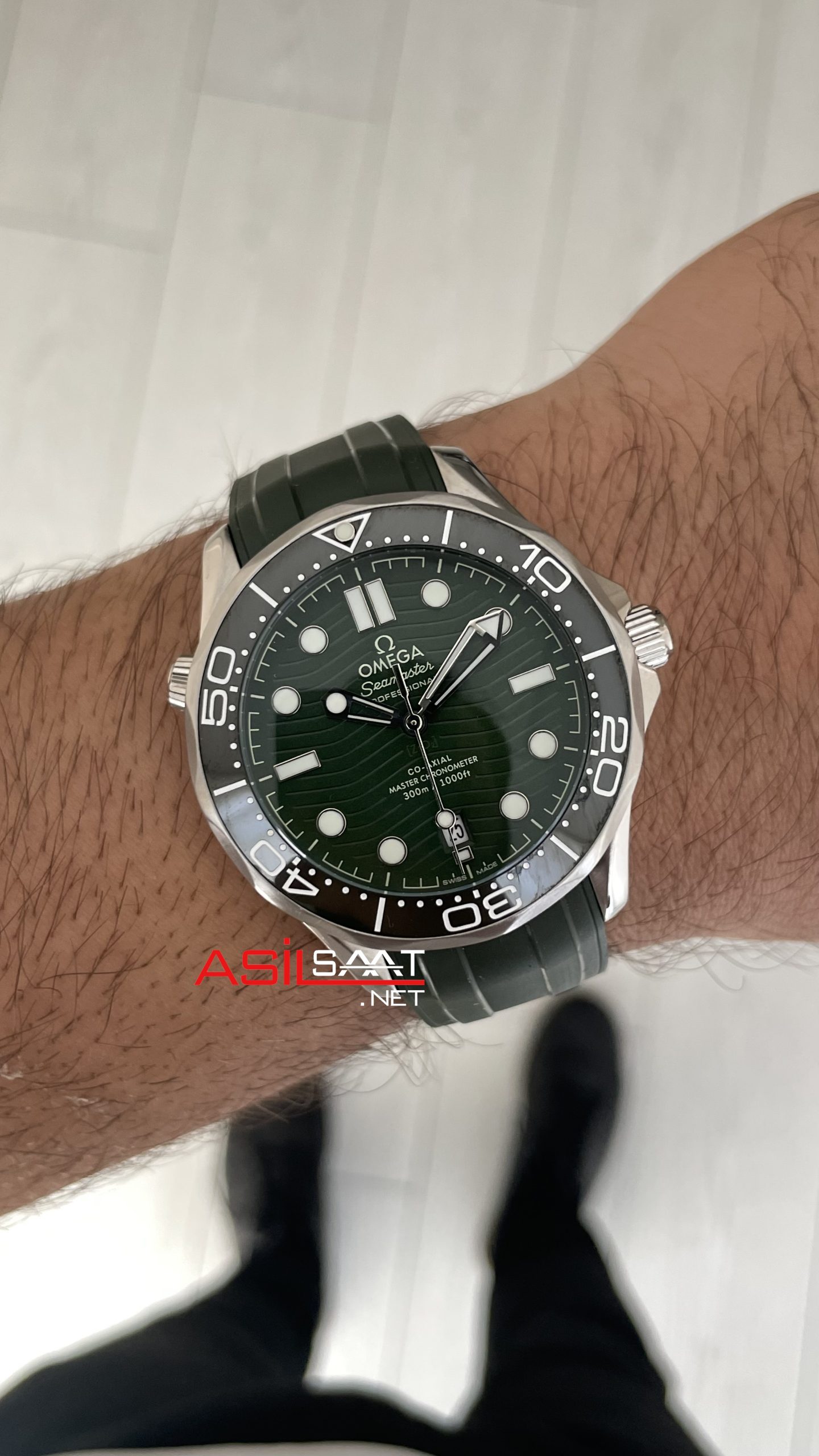 Omega Seamaster Diver 42mm Yeşil Kadran Replika Saat