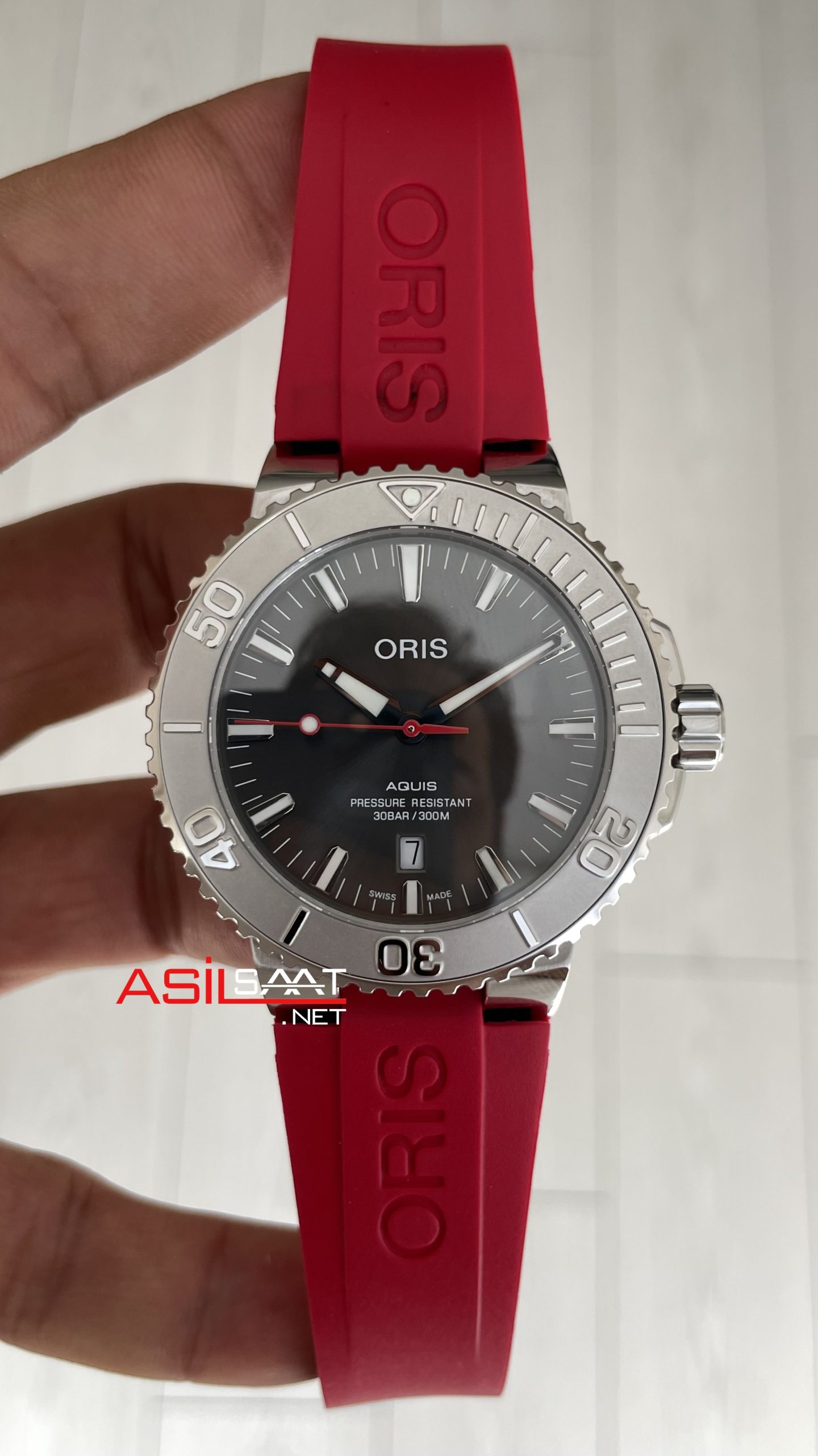 Oris Aquis Date Relief Sunburst Dial Red Rubber 43mm Swiss ETA Saat Oris Aquis Date Relief Sunburst Dial Red Rubber 43mm Swiss ETA Saat