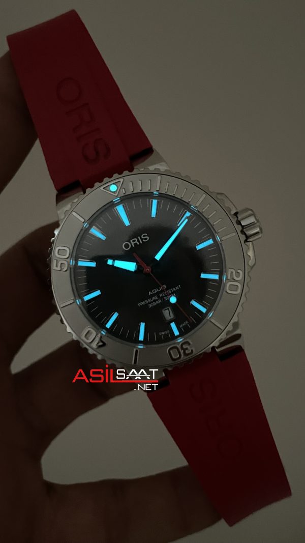 Oris Aquis Date Relief Sunburst Dial Red Rubber 43mm Swiss ETA Saat Oris Aquis Date Relief Sunburst Dial Red Rubber 43mm Swiss ETA Saat