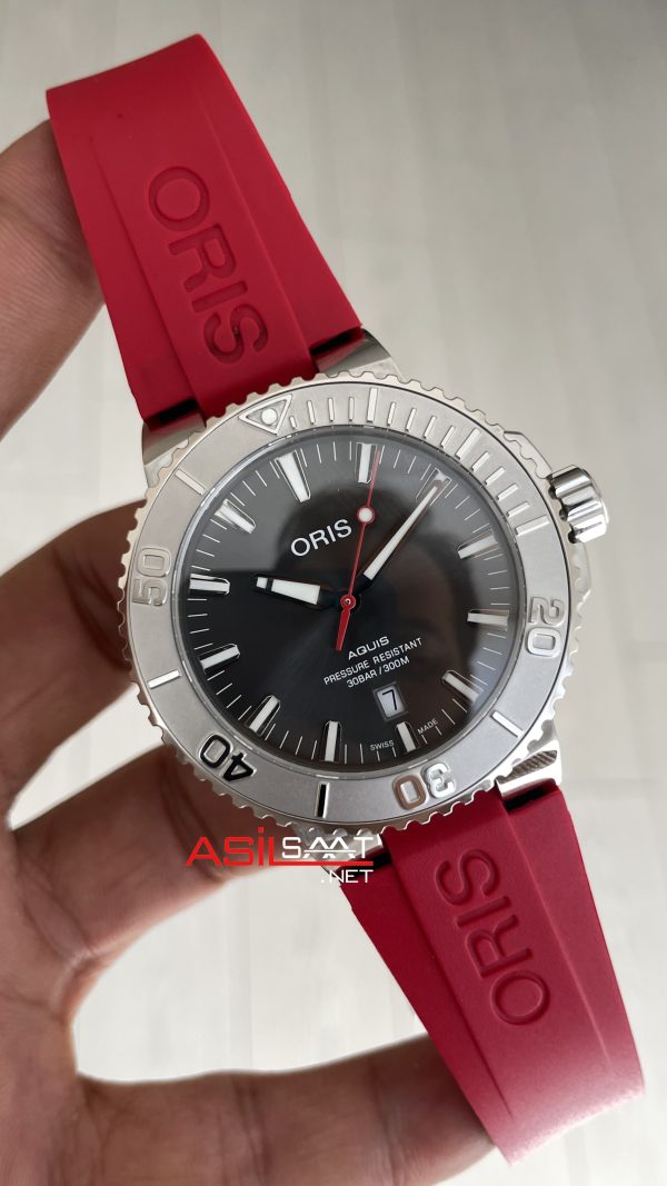 Oris Aquis Date Relief Sunburst Dial Red Rubber 43mm Swiss ETA Saat Oris Aquis Date Relief Sunburst Dial Red Rubber 43mm Swiss ETA Saat