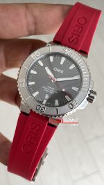 Oris Aquis Date Relief Sunburst Dial Red Rubber 43mm Swiss ETA Saat