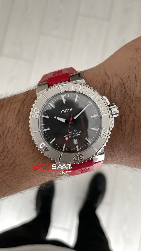 Oris Aquis Date Relief Sunburst Dial Red Rubber 43mm Swiss ETA Saat Oris Aquis Date Relief Sunburst Dial Red Rubber 43mm Swiss ETA Saat