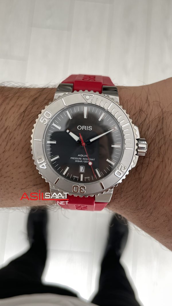 Oris Aquis Date Relief Sunburst Dial Red Rubber 43mm Swiss ETA Saat Oris Aquis Date Relief Sunburst Dial Red Rubber 43mm Swiss ETA Saat