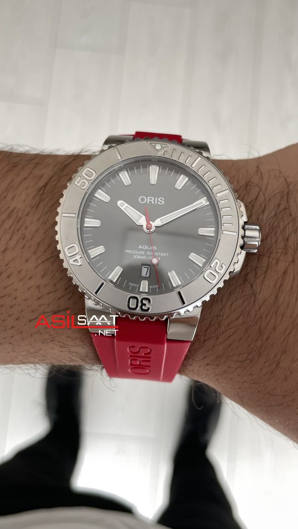 Oris Aquis Date Relief Sunburst Dial Red Rubber 43mm Swiss ETA Saat Oris Aquis Date Relief Sunburst Dial Red Rubber 43mm Swiss ETA Saat