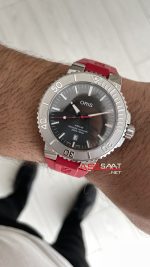 Oris Aquis Date Relief Sunburst Dial Red Rubber 43mm Swiss ETA Saat