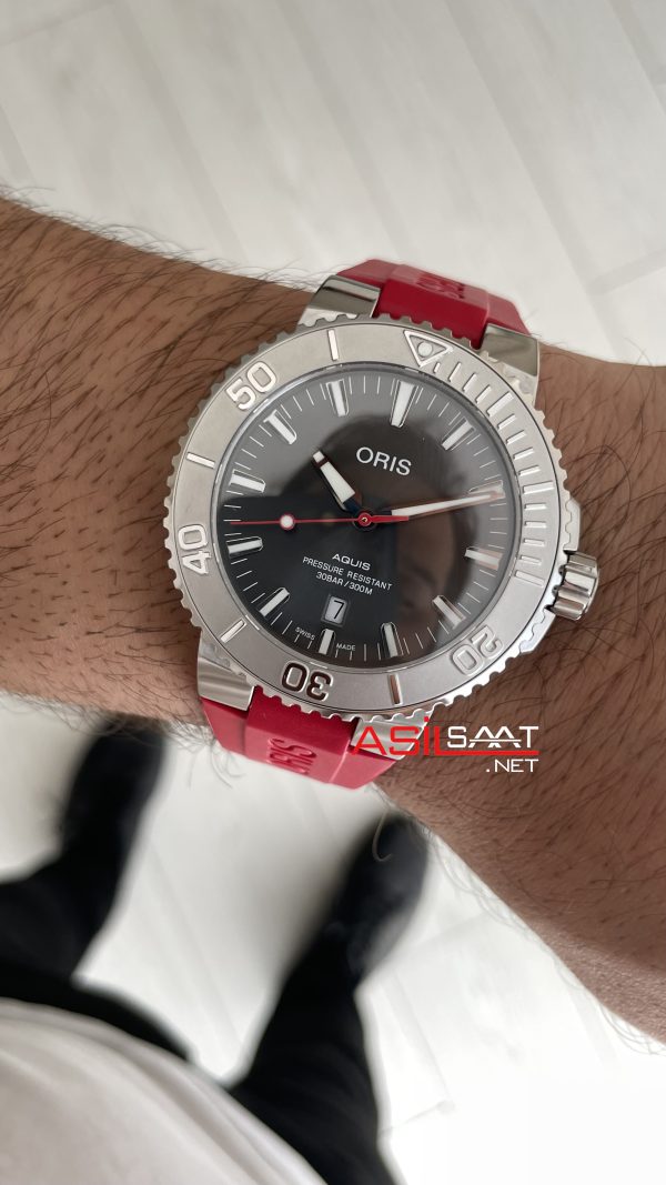 Oris Aquis Date Relief Sunburst Dial Red Rubber 43mm Swiss ETA Saat Oris Aquis Date Relief Sunburst Dial Red Rubber 43mm Swiss ETA Saat