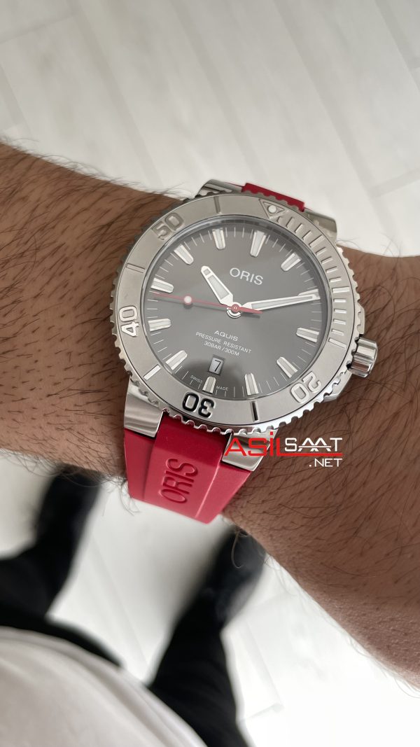 Oris Aquis Date Relief Sunburst Dial Red Rubber 43mm Swiss ETA Saat Oris Aquis Date Relief Sunburst Dial Red Rubber 43mm Swiss ETA Saat