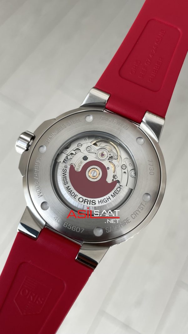 Oris Aquis Date Relief Sunburst Dial Red Rubber 43mm Swiss ETA Saat Oris Aquis Date Relief Sunburst Dial Red Rubber 43mm Swiss ETA Saat