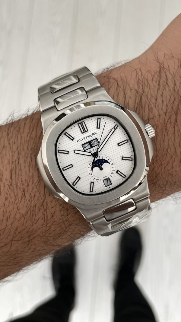 Patek Philippe Nautilus 5726 Annual Calendar Moonphase Silver Beyaz Kadran
