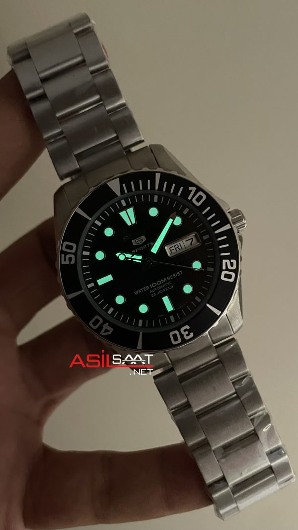 Seiko 5 Sports Diver's SNZF17J1 Oyster 41mm