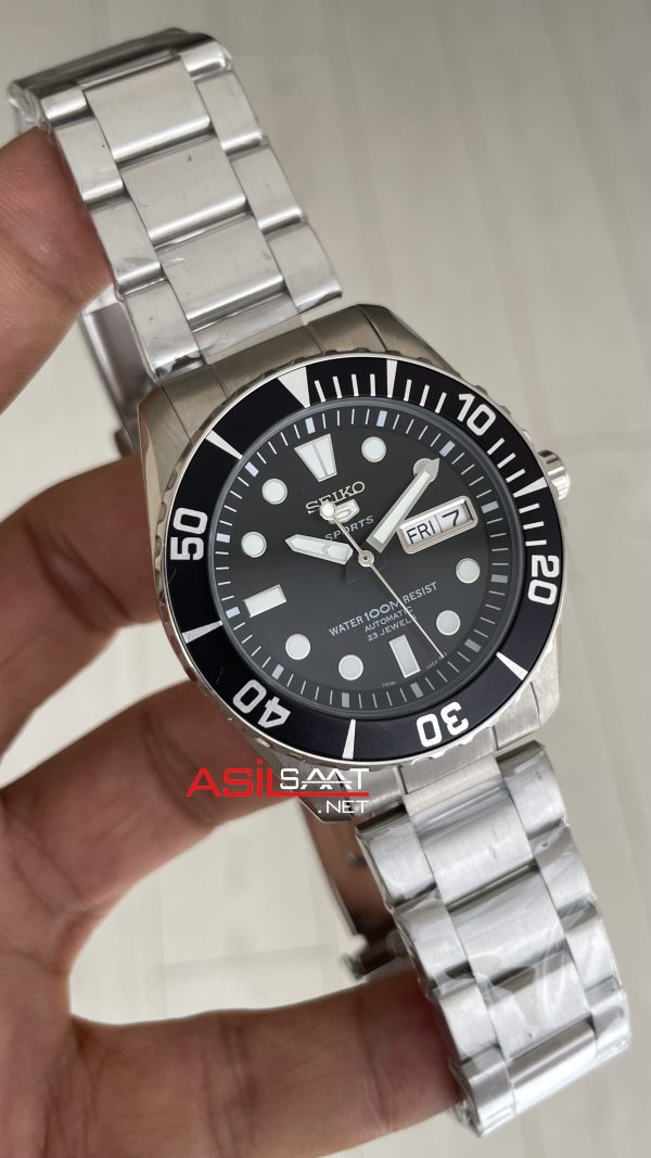 Seiko 5 Sports Diver's SNZF17J1 Oyster 41mm