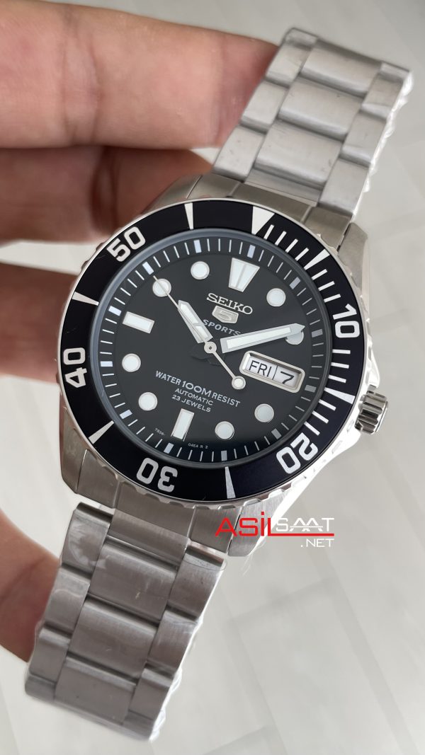 Seiko 5 Sports Diver's SNZF17J1 Oyster 41mm