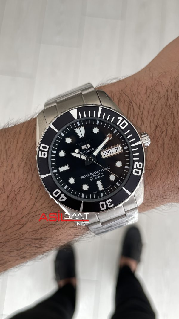 Seiko 5 Sports Diver's SNZF17J1 Oyster 41mm