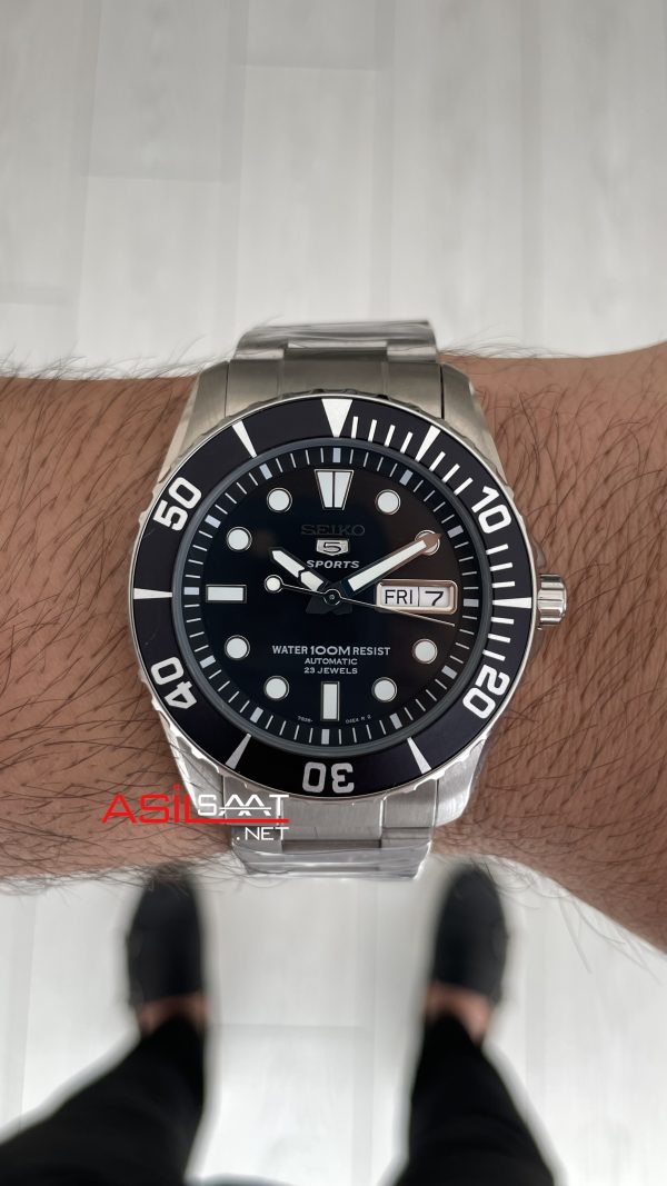 Seiko 5 Sports Diver's SNZF17J1 Oyster 41mm