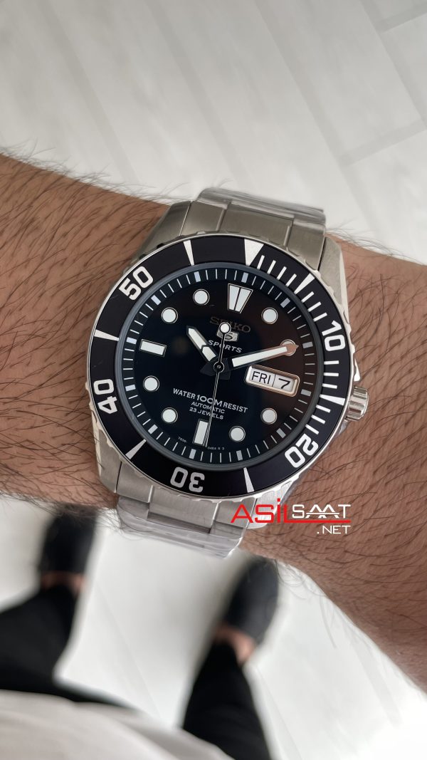 Seiko 5 Sports Diver's SNZF17J1 Oyster 41mm
