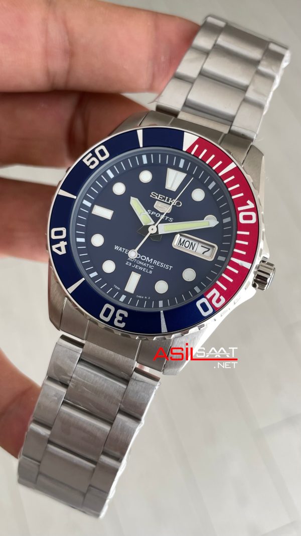 Seiko 5 Sports Pepsi Diver's SNZF15K1 Oyster 41mm