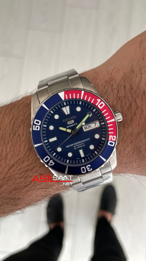 Seiko 5 Sports Pepsi Diver's SNZF15K1 Oyster 41mm