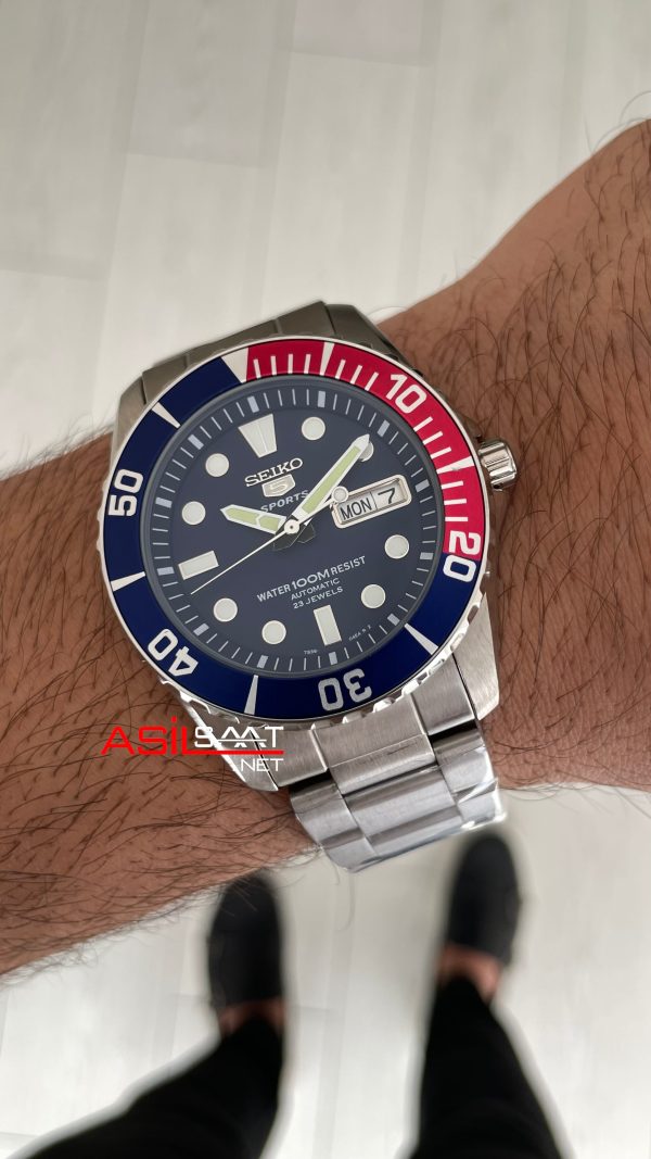 Seiko 5 Sports Pepsi Diver's SNZF15K1 Oyster 41mm