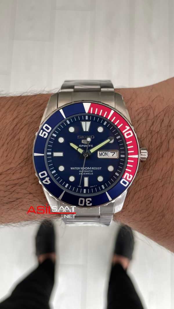 Seiko 5 Sports Pepsi Diver's SNZF15K1 Oyster 41mm