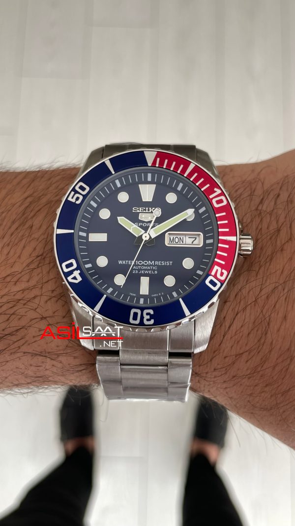 Seiko 5 Sports Pepsi Diver's SNZF15K1 Oyster 41mm