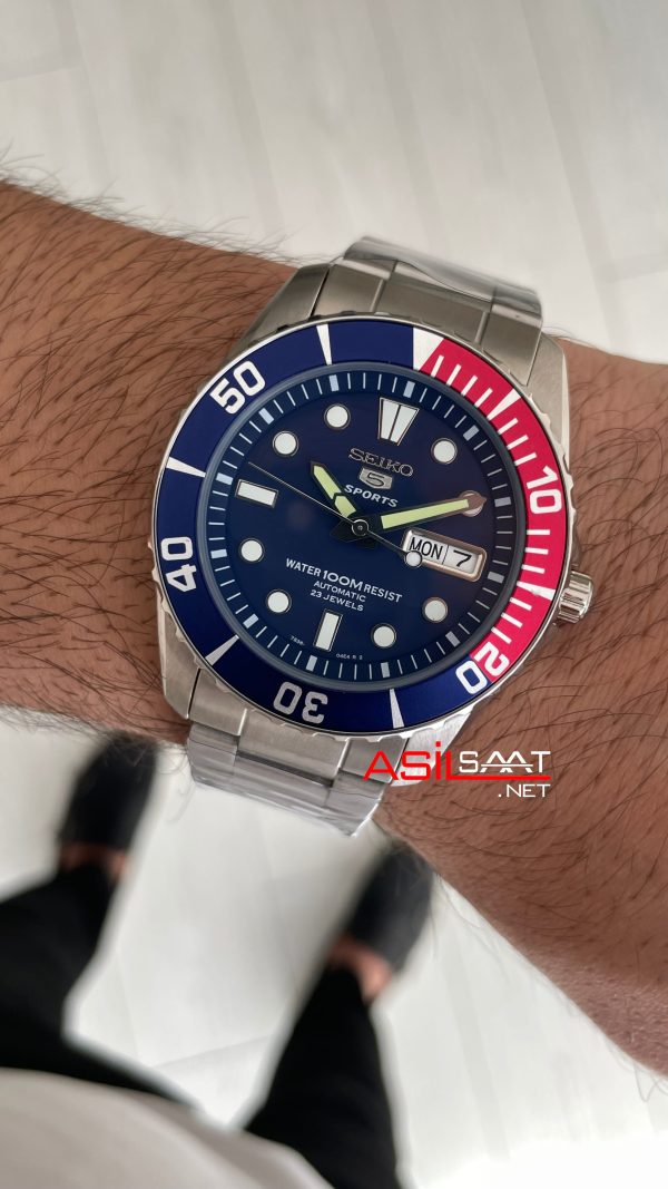 Seiko 5 Sports Pepsi Diver's SNZF15K1 Oyster 41mm