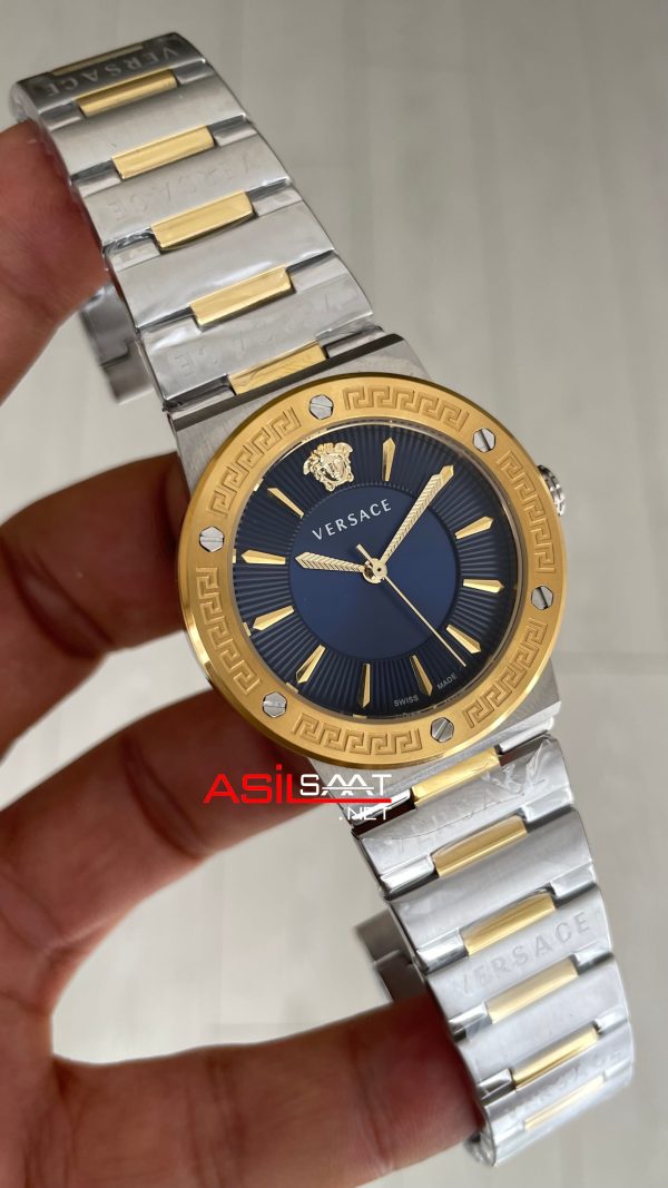 Versace Greca Logo Mavi Kadran 38mm Two Tone Gold Kadın Saati Versace Greca Logo Mavi Kadran 38mm Two Tone Gold Kadın Saati