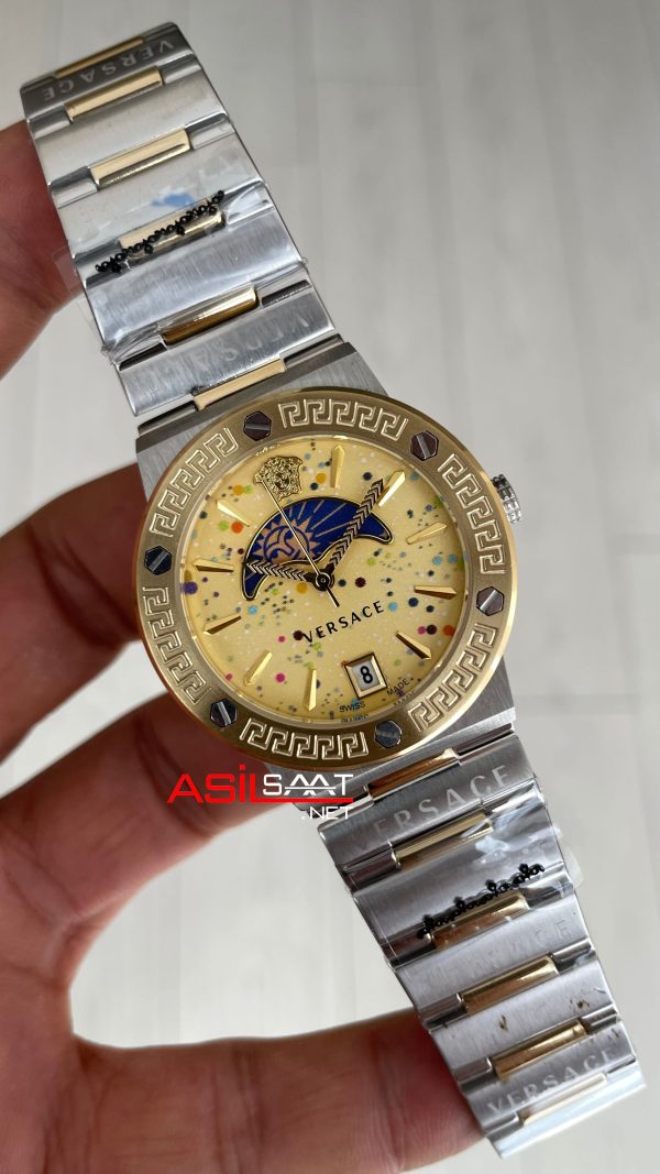 Versace Greca Logo Moonphase Champagne 38mm Silver Gold Kadın Saati Versace Greca Logo Moonphase Champagne 38mm Silver Gold Kadın Saati