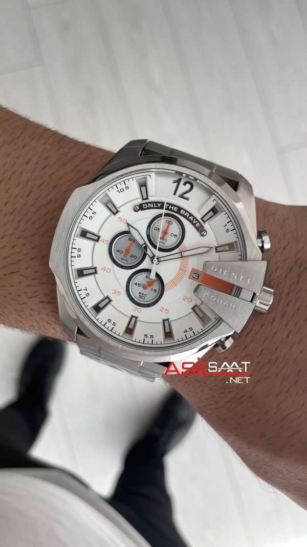 Diesel DZ4328 Mega Chief Beyaz Kadran 51mm Erkek Kol Saati Diesel DZ4328 Mega Chief Beyaz Kadran 51mm Erkek Kol Saati