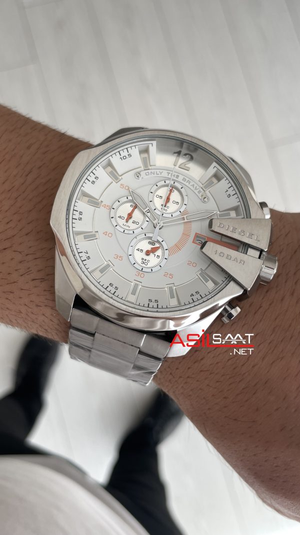 Diesel DZ4328 Mega Chief Beyaz Kadran 51mm Erkek Kol Saati Diesel DZ4328 Mega Chief Beyaz Kadran 51mm Erkek Kol Saati
